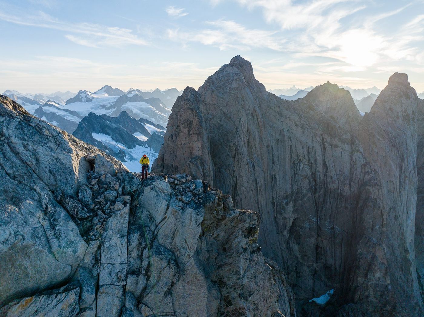 Alpinistas en una arista de Groenlandia