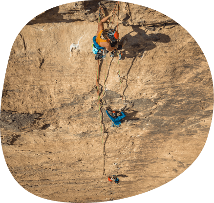 Escaladora en la arenisca de Jordania